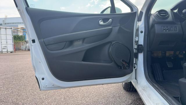 Renault Clio Estate image 8