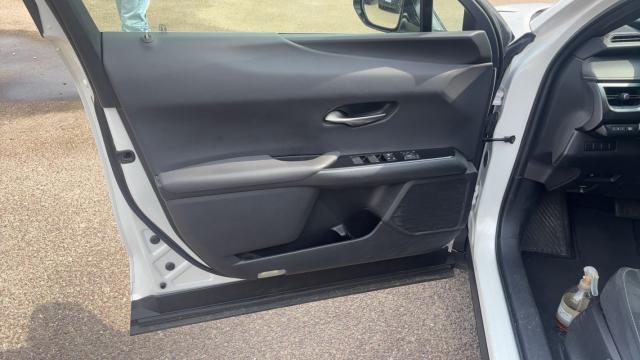 Lexus Ux image 7