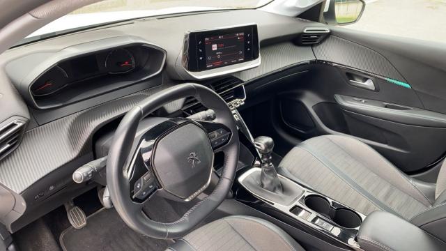 Peugeot 208 image 6