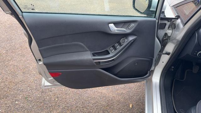 Ford Fiesta image 7