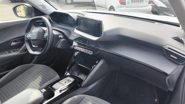 Peugeot 2008 image 1