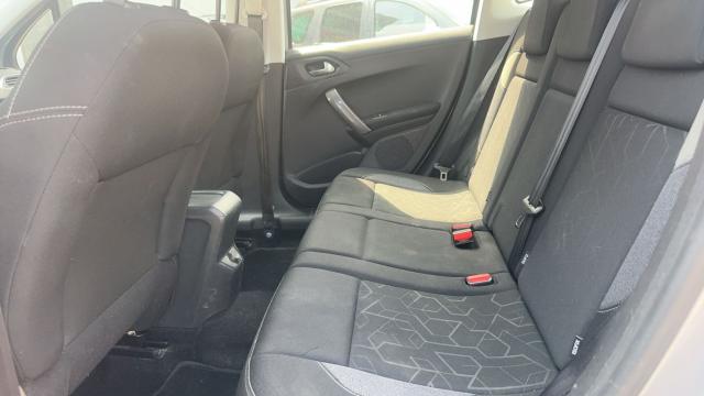 Peugeot 2008 image 2