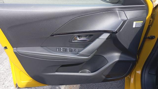 Peugeot 208 image 3