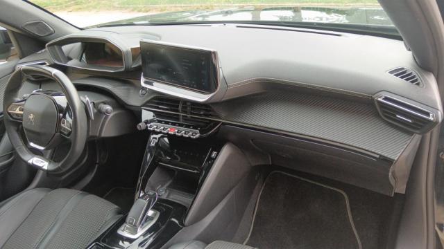 Peugeot 2008 image 2