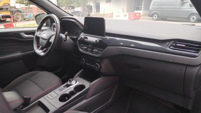 Ford Kuga image 3