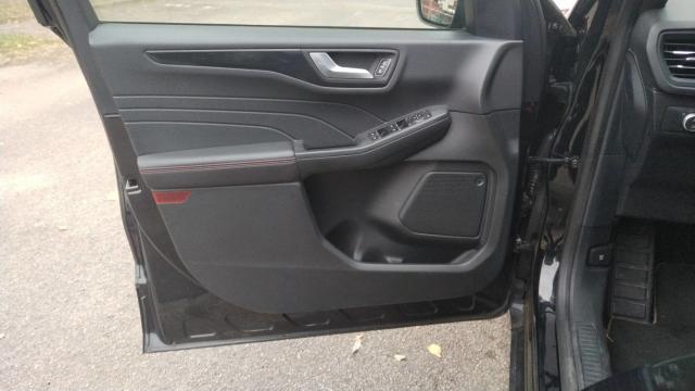 Ford Kuga image 8