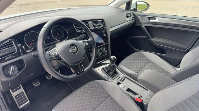 Volkswagen Golf image 1