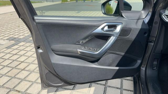 Peugeot 2008 image 8