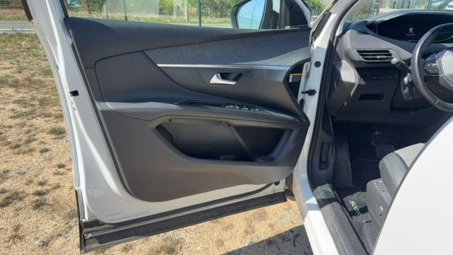Peugeot 5008 image 8