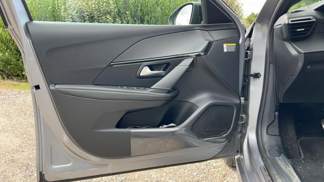 Peugeot E-208 image 2