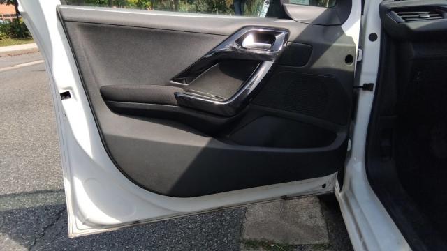 Peugeot 208 image 1