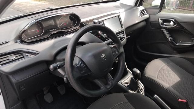 Peugeot 208 image 9