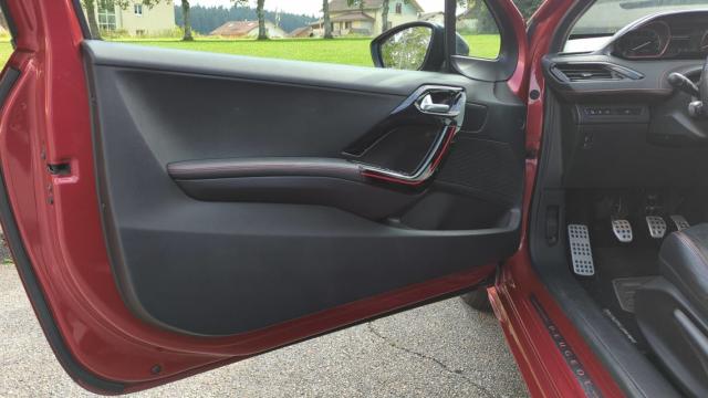 Peugeot 208 image 1