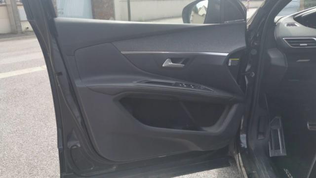 Peugeot 5008 image 4