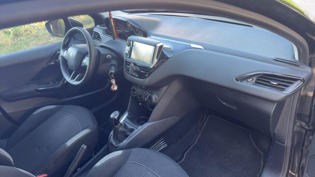 Peugeot 208 image 1