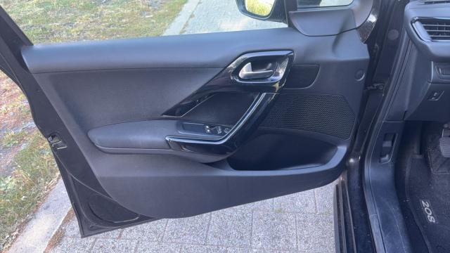 Peugeot 208 image 5