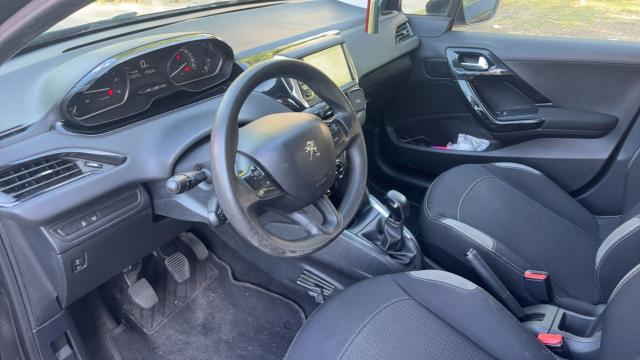 Peugeot 208 image 9