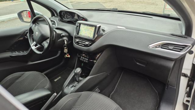 Peugeot 208 image 3