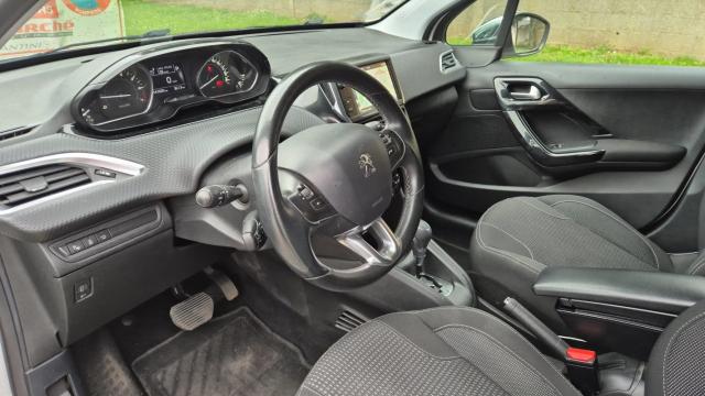 Peugeot 208 image 2