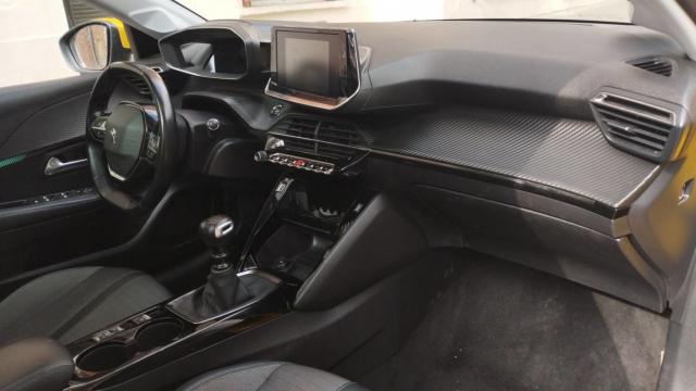 Peugeot 208 image 9