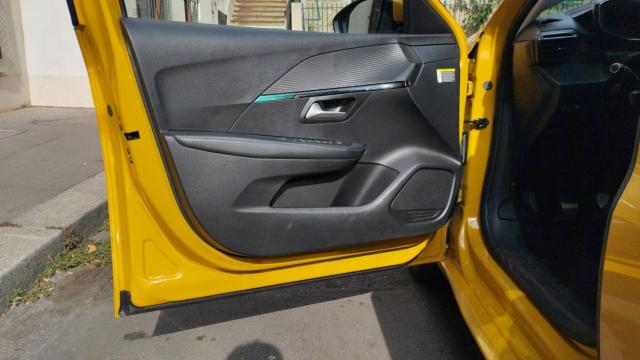 Peugeot 208 image 3