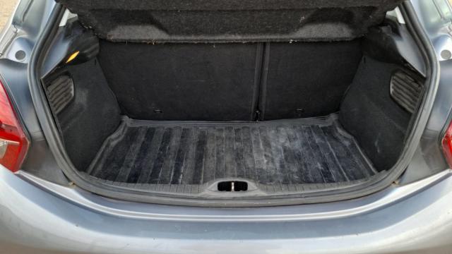 Peugeot 208 image 3