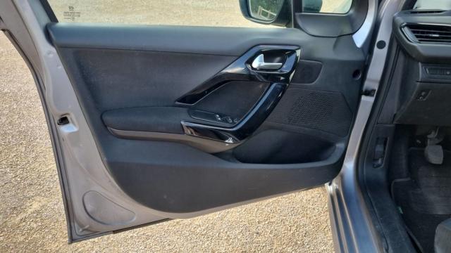 Peugeot 208 image 7
