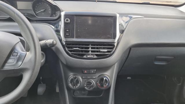 Peugeot 208 image 2
