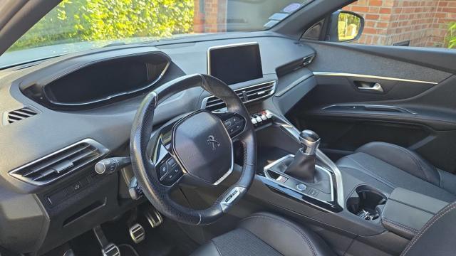 Peugeot 5008 image 2