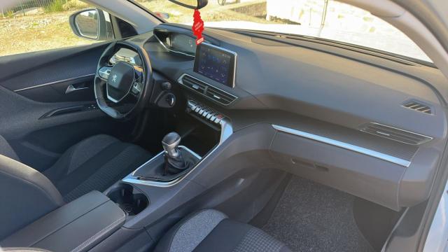 Peugeot 5008 image 8
