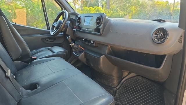 Mercedes Benz Sprinter image 6