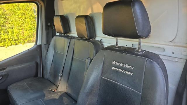 Mercedes Benz Sprinter image 5