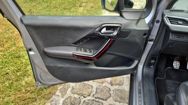 Peugeot 2008 image 3