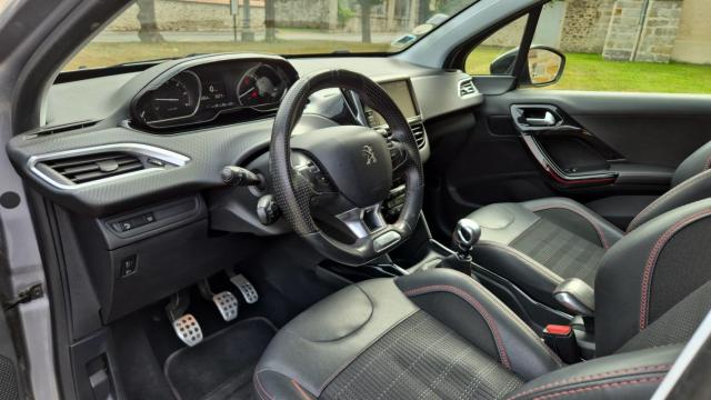 Peugeot 2008 image 2