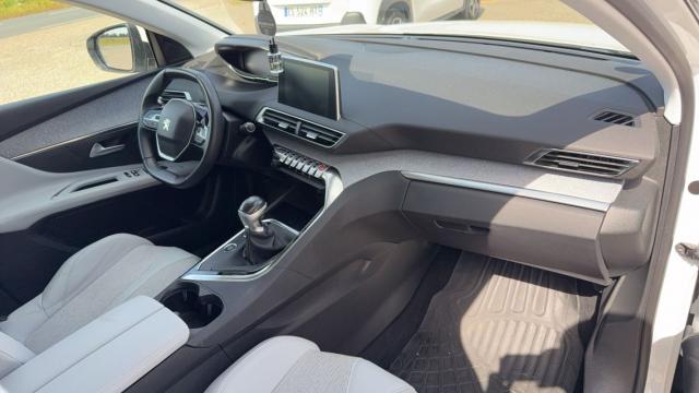 Peugeot 3008 image 2
