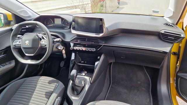 Peugeot 208 image 7