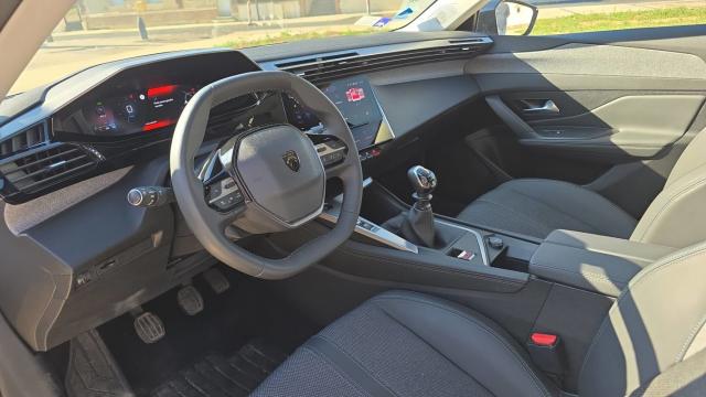 Peugeot 308 image 9