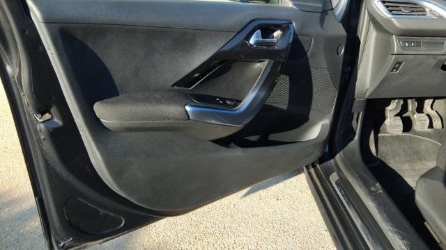 Peugeot 208 image 8