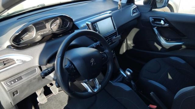 Peugeot 208 image 6