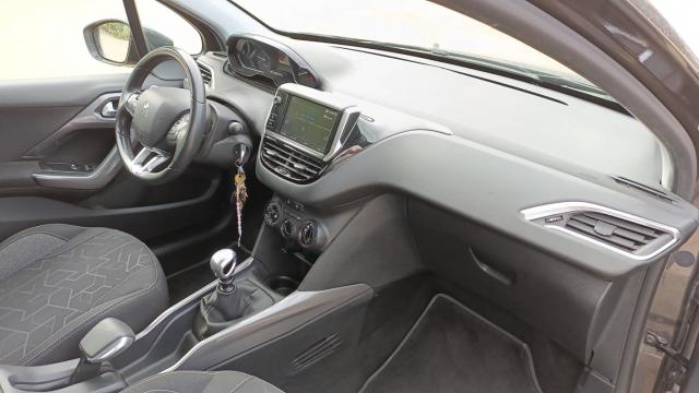 Peugeot 2008 image 2