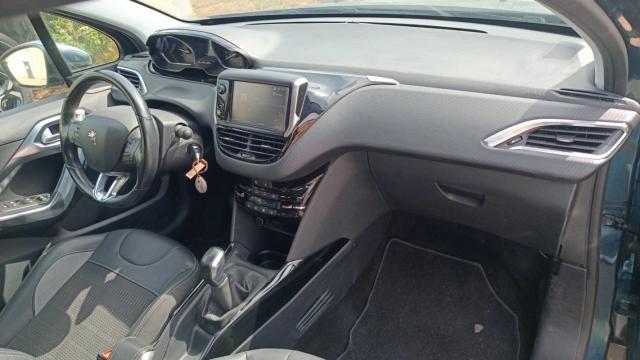 Peugeot 2008 image 2