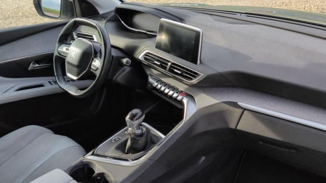 Peugeot 3008 image 2
