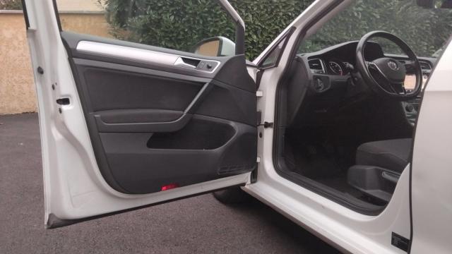 Volkswagen Golf Sw image 9
