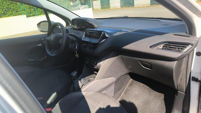 Peugeot 208 image 9