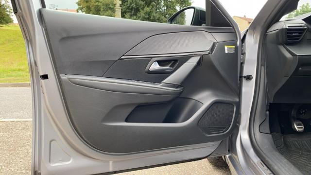 Peugeot 208 image 1