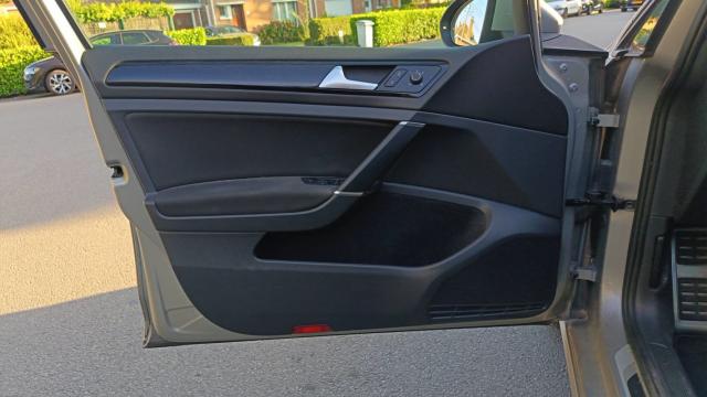 Volkswagen Golf image 9