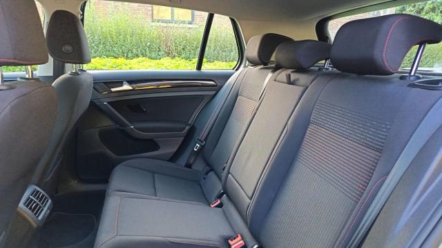 Volkswagen Golf image 8