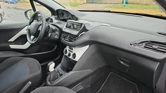 Peugeot 208 image 8