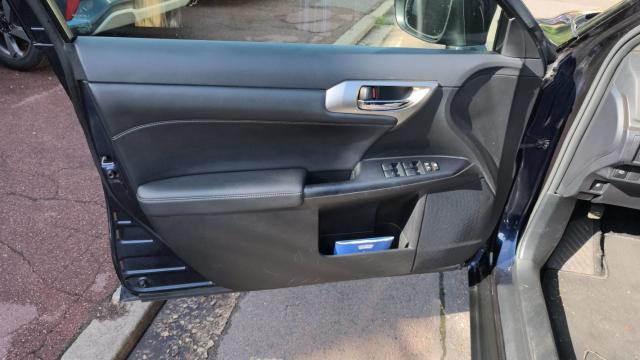 Lexus Ct 200h image 2