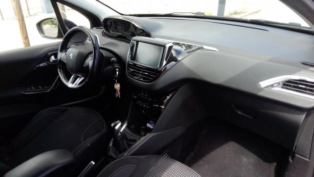 Peugeot 208 image 7